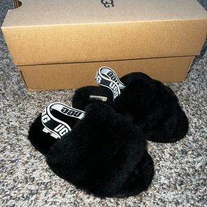 Toddler’s Ugg slides